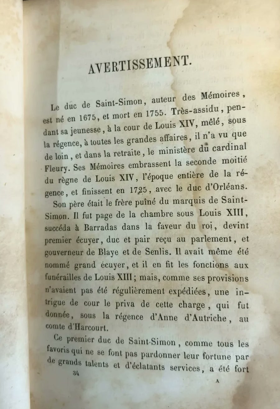 A stained opening page headed Avertissement, printed in French, with the first paragraph describing Saint-Simon and his memoirs.