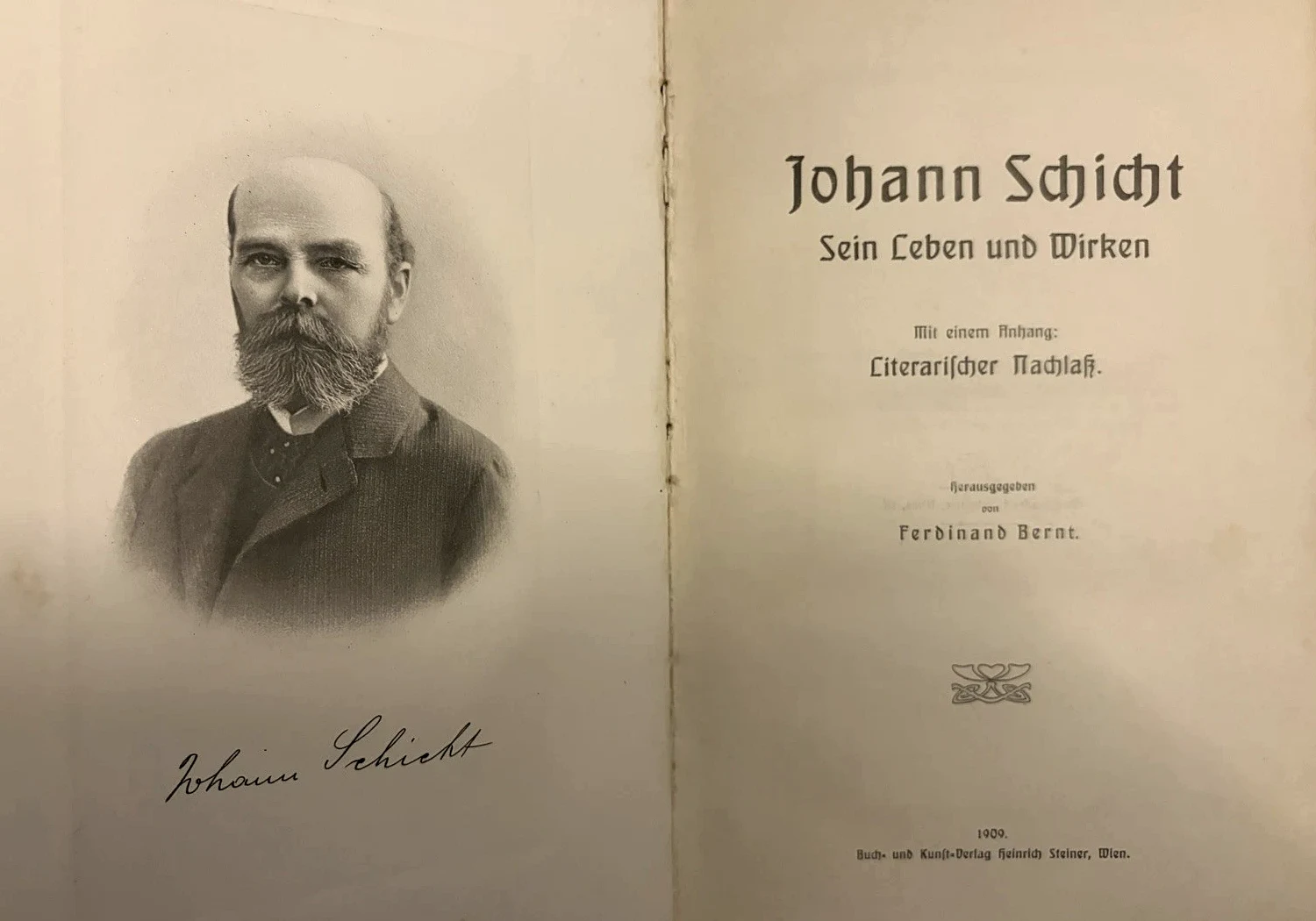 Open book showing Johann Schicht’s portrait opposite the 1909 title page